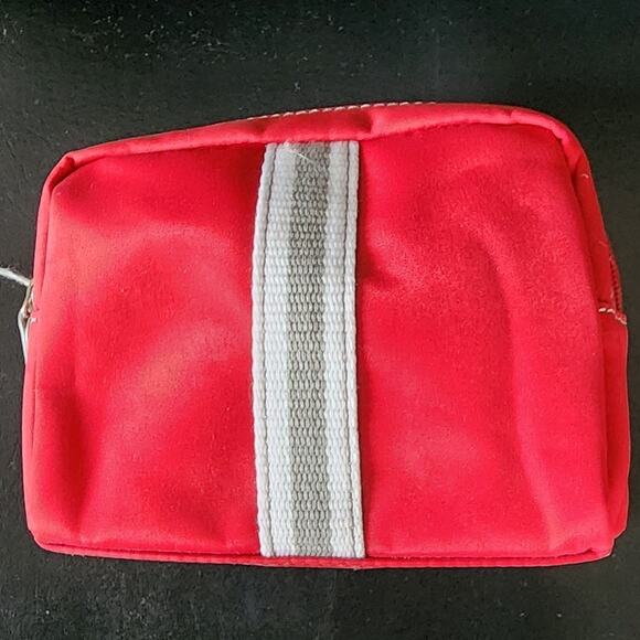Matrix SoColor Small Zip Closure Make-Up Bag in Red measures 6x 6x 1.5 - Picture 1 of 7
